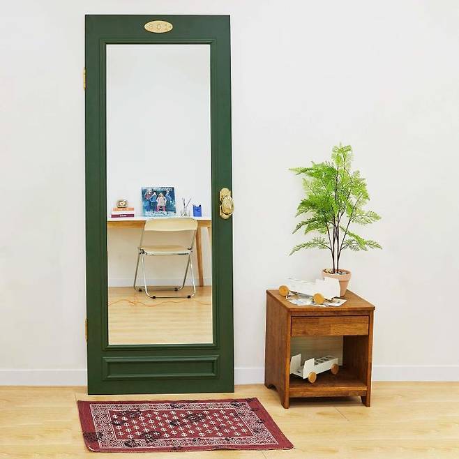 Door Mirror (Green, Black, Cream)는 82만원. SAY TOUCHE?