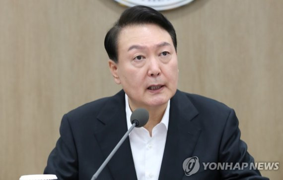 윤석열 대통령이 지난 19일 오전 서울 용산 대통령실 청사에서 열린 국무회의에서 발언을 하고 있다. [대통령실통신사진기자단]