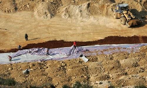 중국은 세계 희토류 시장에서 미국이 수입하는 물량의 80%을 담당하고 있다. 사진은 중국 희토류 광산. [중국 글로벌타임스 캡처]