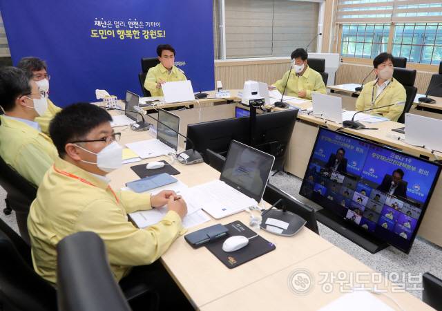 ▲ 윤석열 대통령이 지난달 29일서울 세종로 정부서울청사 코로나19 중앙재난안전대책본부에서 주재한  영상 회의에 김진태 도지사와 시.도 지사들이 참가한 가운데 열렸다. [강원도민일보 자료사진]