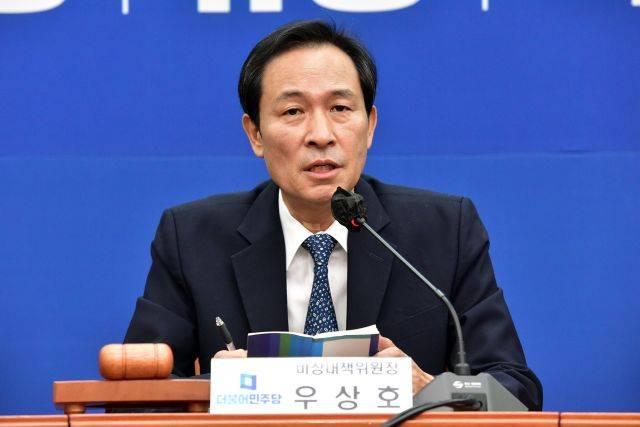 우상호 더불어민주당 비상대책위원장이 12일 오전 국회에서 열린 비상대책위원회의에서 발언하고 있다. 국회사진기자단
