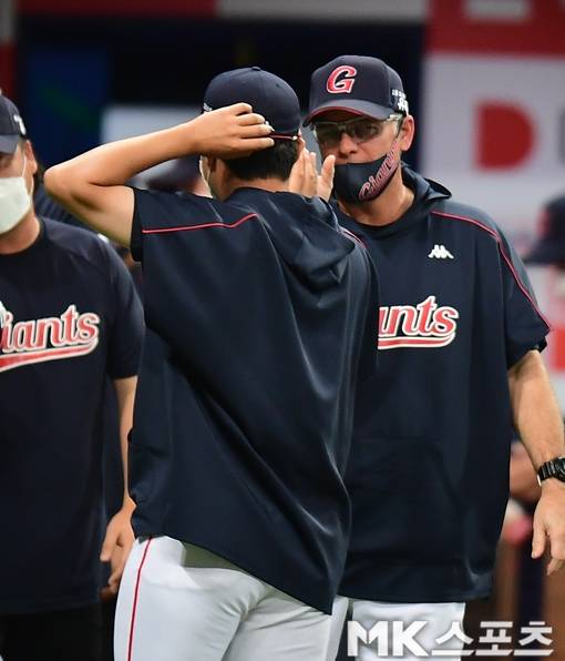 서튼 감독이 활짝 웃었다. 사진(서울 고척)=김재현 기자