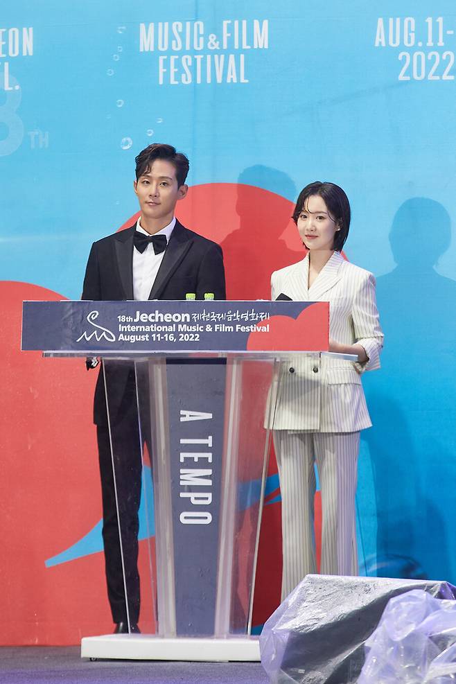 ▲ 이충주(왼쪽), 진지희. 제공ㅣ씨제스엔터테인먼트