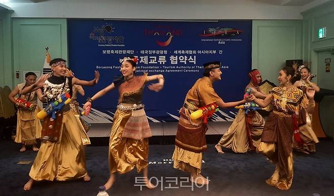 12일 보령머드축제와 태국 송크란축제  국제 교류 협약식에 앞서 펼쳐진 송크란 전통무용