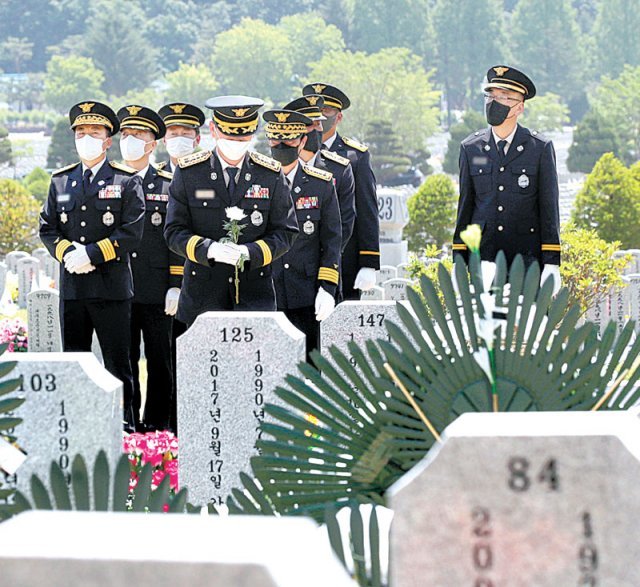 올해 6월 3일 국립대전현충원에서 강원소방본부가 주최한 순직 소방관 추모식이 거행되고 있다.