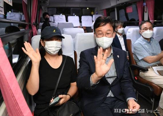 이민근 안산시장 12일 3100번 광역버스 심야연장 운행 안전점검. 사진제공=안산시