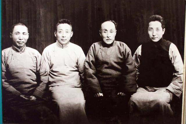 자싱 김구피난처에 전시된 사진. 왼쪽부터 김구, 천퉁셩, 이동녕, 엄항섭. ⓒ최종명