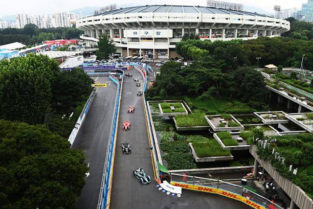 미치 에반스(재규어 TCS 레이싱)이 포뮬러 E 15 라운드에서 우승을 차지했다. 사진: 포뮬러 E