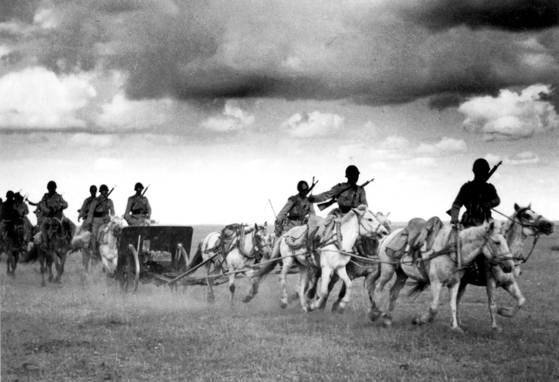 만주군 포병의 기동훈련. [사진 김명호]