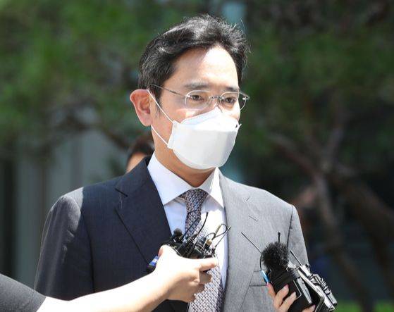 정부의 특별사면 발표 직후 사면 소감을 밝히고 있는 이재용 삼성전자 부회장. [뉴스1]