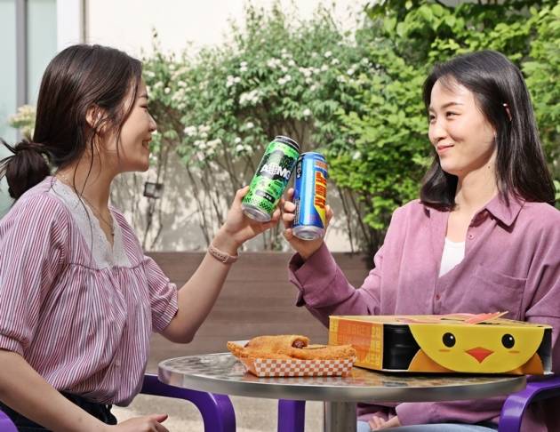 '가성비' 치킨의 인기가 뜨겁다. 올해 들어 편의점 업계에서도 치킨 메출이 크게 늘어나는 분위기다. 사진=BGF리테일