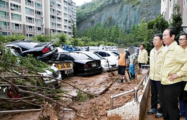 ▲2012년 8월 13일 발생한 군산시 해망동 산사태 현장