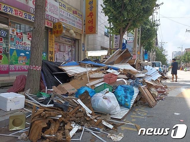 서울 관악구 신사동 수해 피해현장에 쌓인 쓰레기들. 2022.8.14 박우영 기자 ⓒ 뉴스1