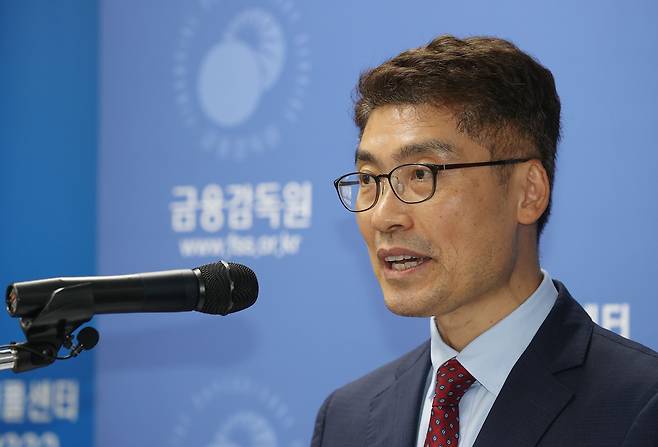 이준수 금융감독원 부원장이 지난달 27일 오후 서울 여의도 금감원에서 열린 '거액 해외송금 관련 은행 검사 진행 상황' 브리핑에서 발언하고 있다. /연합뉴스