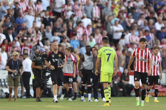 호날두의 쓸쓸한 뒷모습. [AP=연합뉴스]