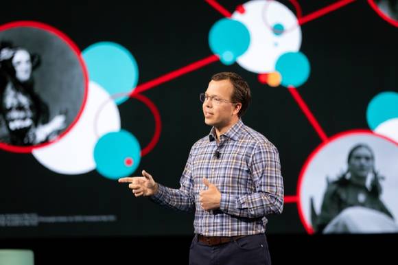 지난 5월 열린 '레드햇 서밋 2022'에서 맷 힉스(Matthew Hicks) 레드햇 CEO(당시 제품‧기술 부문 상무이사)는 GM과의 차량용 OS 관련 협업 내용을 공개했다.  [사진=레드햇]