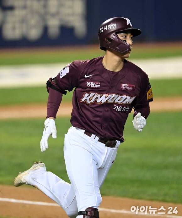 키움 히어로즈 이정후는 13~14일 열린 한화 이글스와 원정 경기에서 호런 3방과 5타점을 쓸어 담으며 소속팀 2연승에 힘을 보탰다. [사진=김성진 기자]
