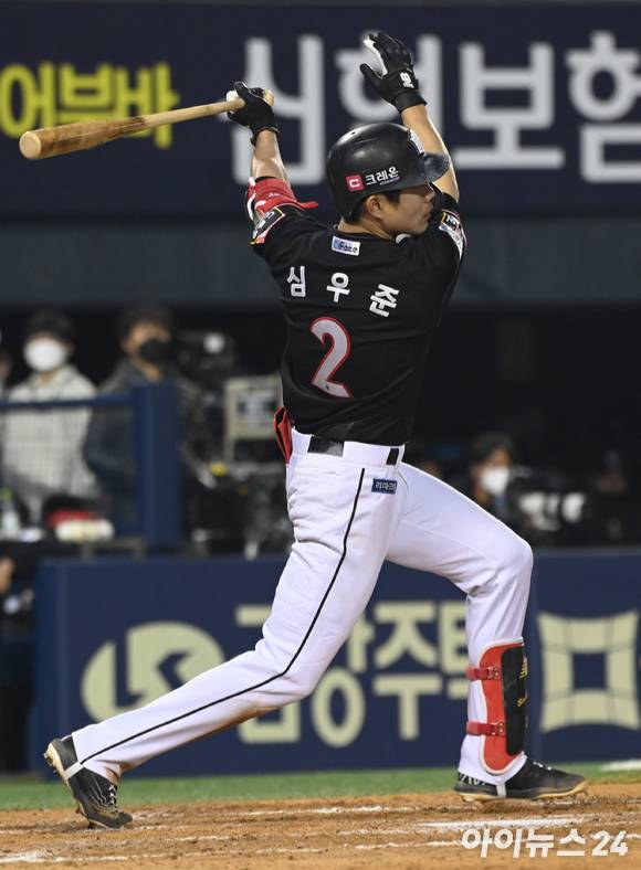 KT 위즈 심우준은 14일 열린 삼성 라이온즈와 홈 경기에서 연장 승부에 마침표를 찍는 끝내기 안타를 쳤다. [사진=정소희 기자]