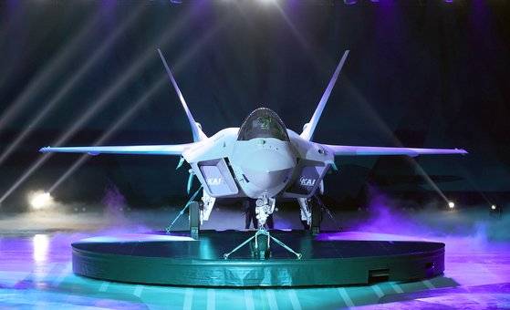 2021년 4월 19일 경남 사천시 한국항공우주산업(KAI) 고정익동에서 열린 KF-21 보라매 시제 1호기 출고식. 청와대사진기자단