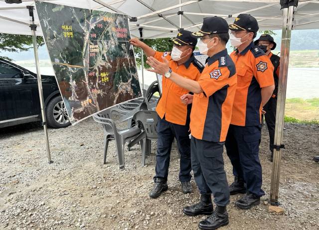 ▲ 원주 실종 노부부 수색 현장 찾은 이흥교 소방청장