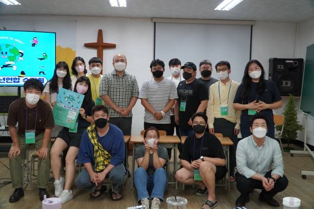 전주남문교회에서 진행된 ‘생태선교 어디까지 가봤니’ 프로그램에서 청년들은 개교회의 생태주의 사례를 배우며 하나님 나라 회복을 위해 구체적으로 무엇을 할 수 있을지 고민하며 학습하는 시간을 가졌다. 기장청년연합회 제공.