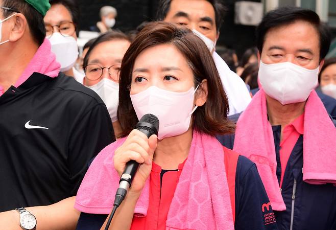 11일 수해 복구 자원봉사를 위해 오전 서울 동작구 사당동을 찾은 국민의힘 나경원 전 의원이 발언하고 있다. [연합]