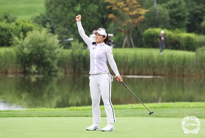 [서울=뉴시스]KLPGA 투어 이소영 우승. (사진=KLPGA 투어 제공)
