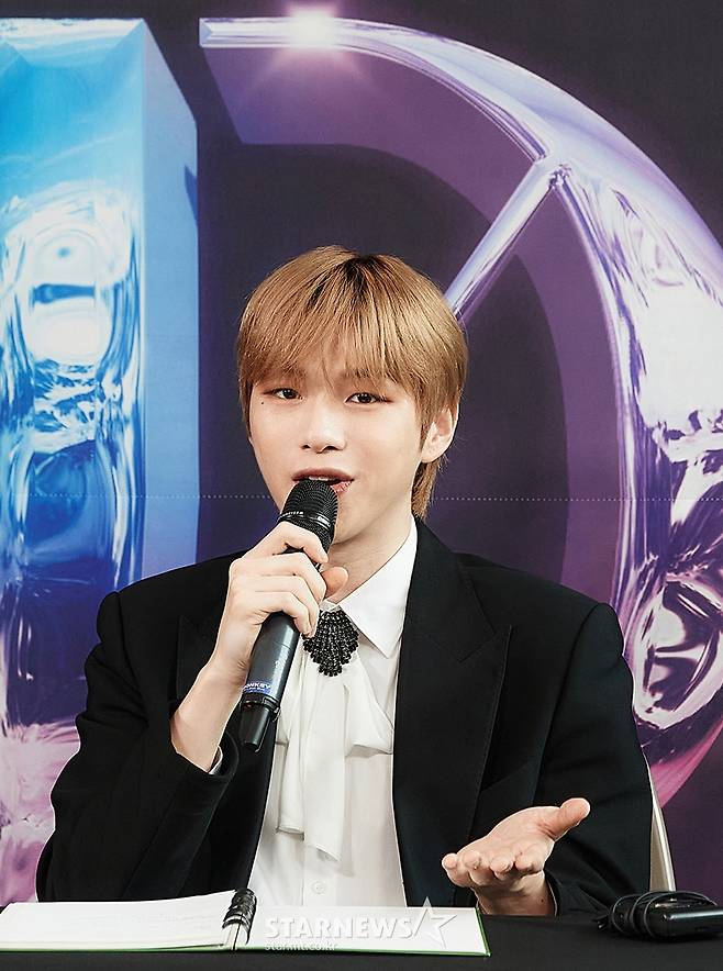 가수 강다니엘이 14일 오후 서울 장충체육관에서 열린 '2022 강다니엘 콘서트 퍼스트 퍼레이드 인 서울' 개최 기념 기자간담회에 참석해 취재진 질의에 답하고 있다. / 사진제공 = 커넥트 엔터테인먼트 /사진=김창현 기자 chmt@