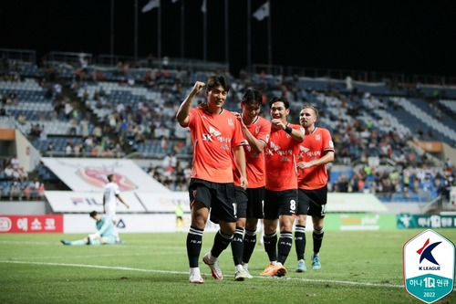 제주 주민규가 시즌 14호 골을 터트리며 득점 공동 선두에 올랐다. [한국프로축구연맹 제공]