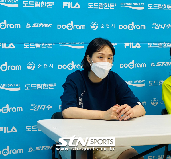 지난 14일 순천팔마체육관에서 펼쳐진 인삼공사와의 경기 후 인터뷰를 하는 황연주(현대건설). 사진｜최병진 기자