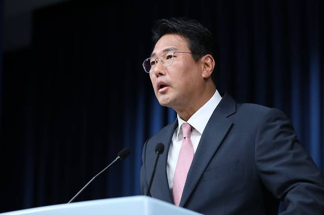 김태효 국가안보실 1차장이 15일 오후 서울 용산 대통령실 브리핑룸에서 윤석열 대통령의 제77주년 광복절 경축사 내용 중 대북 정책에 대해 설명하고 있다. /뉴스1