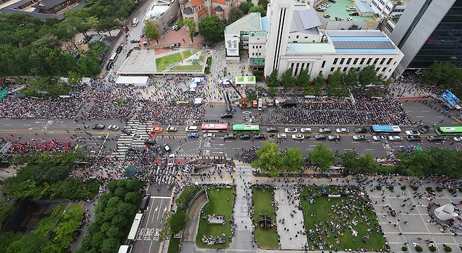 15일 서울 중구 세종대로 일대에서 '자유통일 주사파 척결 8·15 일천만 국민대회'가 진행되고 있다. /연합뉴스