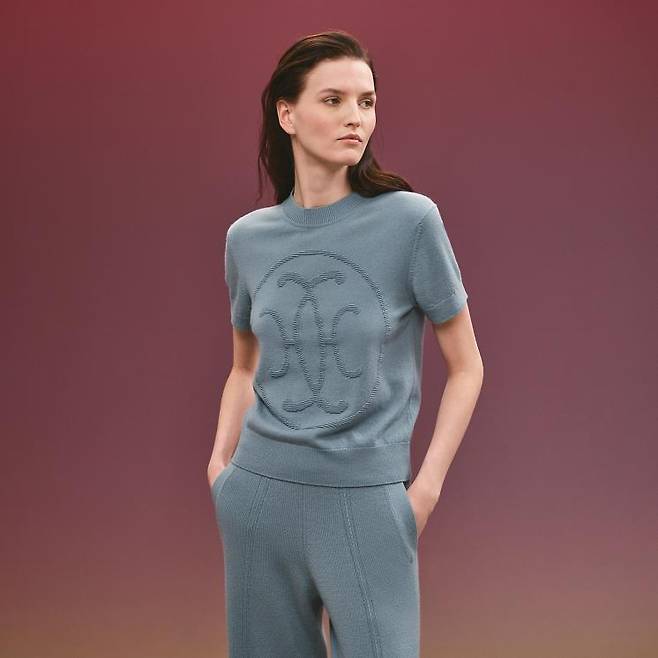 스코틀랜드산 캐시미어 100% ‘H 리프트’ 스웨터는 1백3십5만원, Hermes.