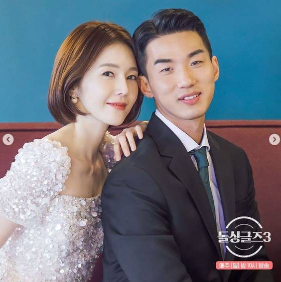 '돌싱글즈3'의 커플들이 신혼여행에 앞서 웨딩 화보를 촬영했다.