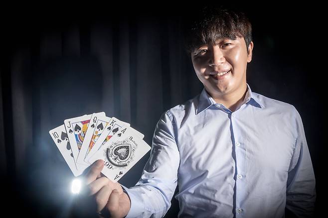 가장 높은 스트레이트 플러시 패를 쥔 홍진호. 장진영 기자