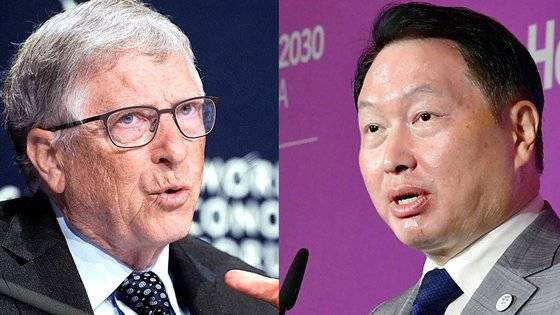 '넷 제로' 목표 조기 달성에 박차를 가하고 있는 최태원(오른쪽) SK그룹 회장이 빌 게이츠 마이크로소프트 창업자와 손을 잡았다. SK그룹은 게이츠가 설립한 소형모듈원자로 설계기업 테라파워에 3000억원을 지분 투자하기로 했다. AP=연합뉴스, 뉴시스