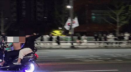 제77주년 광복절인 15일 새벽 대구 도심에 나타난 폭주족들. /사진=온라인 커뮤니티