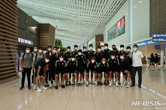 [서울=뉴시스]프로축구 전북 현대, 일본 출국 (사진 = 전북 현대 제공)