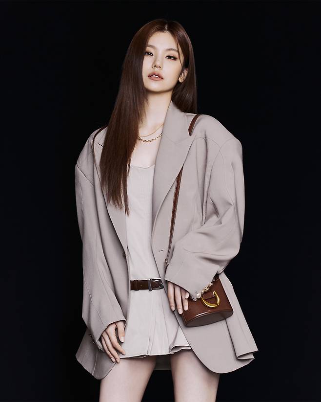 사진 : 찰스앤키스(CHARLES & KEITH), 2022 가을 캠페인 WITH 브랜드 앰버서더 ITZY(있지)