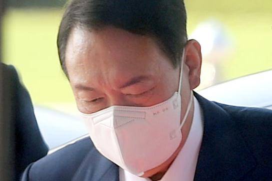 윤석열 대통령이 7월 26일 서울 용산 대통령실로 출근하고 있다. 서재훈 기자