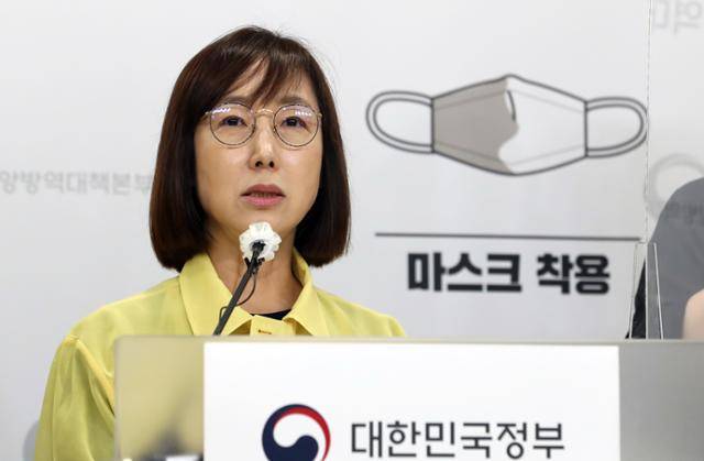 지난달 27일 백경란 질병관리청장이 충북 청주시 흥덕구 오송읍 질병관리청에서 열린 코로나19 대응 정부부처 합동브리핑에서 일상방역 생활화 내용을 발표하고 있다. 뉴스1