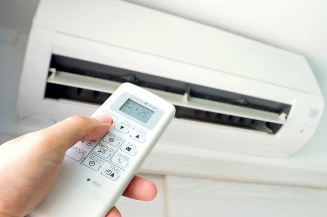 에어컨과 제습기를 제대로 관리하지 않으면 곰팡이가 생길 수 있다./사진=게티이미지뱅크