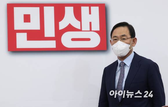 국민의힘 비상대책위원장으로 선출된 주호영 의원이 9일 서울 여의도 국회 당대표회의실에서 열린 기자간담회에 참석하고 있다. [사진=정소희 기자]