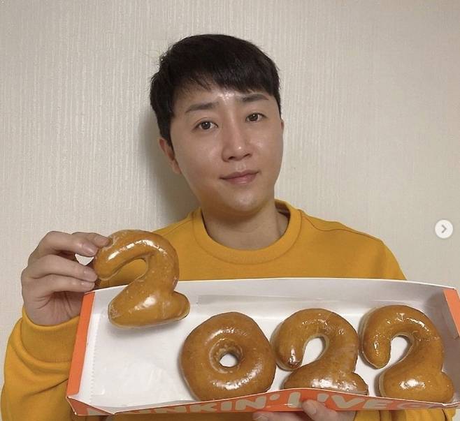 프로게이머 시절 준우승만 22번 거둔 홍진호에게 2는 상징적인 숫자가 됐다. 사진 홍진호 인스타그램