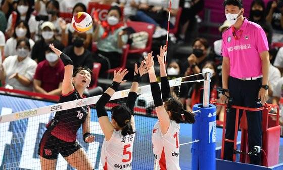 16일 순천 팔마체육관에서 열린 컵대회 페퍼저축은행과 경기에서 공격하는 KGC인삼공사 고의정. 사진 한국배구연맹