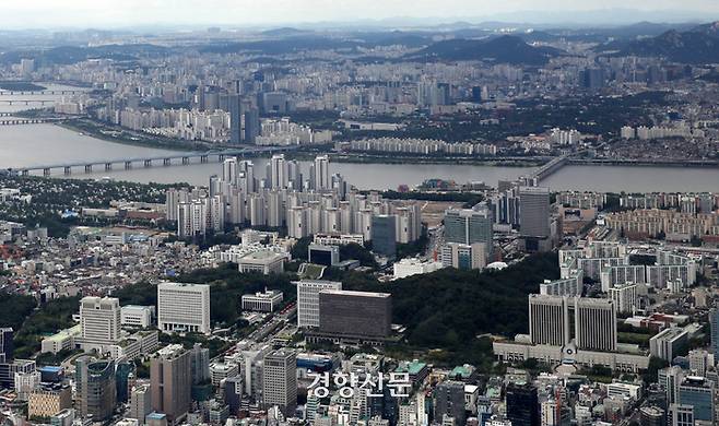 서울 서초구 상공에서 바라본 도심. 김창길 기자