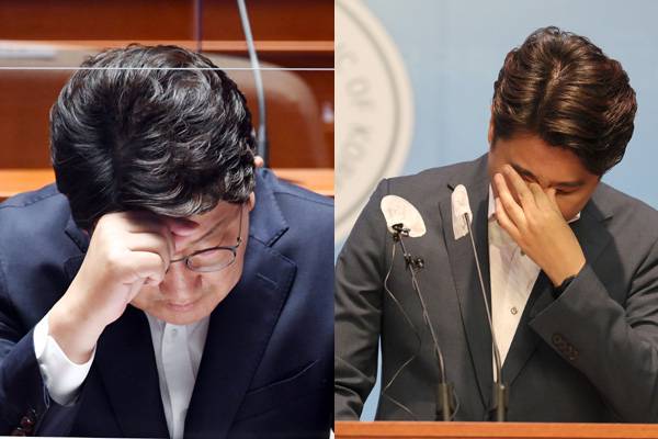 권성동 국민의힘 원내대표가 16일 오후 서울 여의도 국회에서 열린 의원총회에서 자료를 살펴보고 있다. (왼쪽) 이준석 전 국민의힘 대표가 지난 13일 오후 국회 소통관에서 기자회견을 하며 눈물을 닦아보이고 있다. 연합뉴스