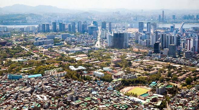 주택시장 침체에도 외지인 아파트 매수비율이 증가세로 반등한 서울 용산구 모습. [이승환 기자]