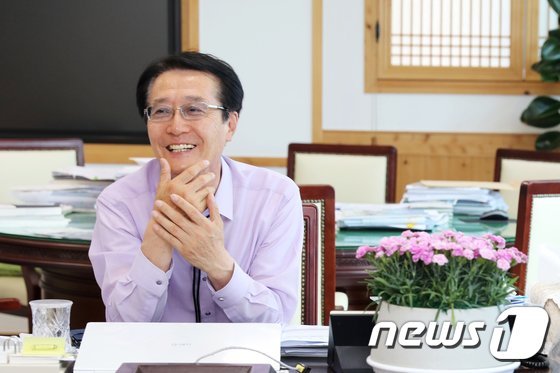 박우량 전남 신안군수가 지속가능발전 지방정부협의회 제6대 회장으로 선출됐다.'박우량 군수'/뉴스1