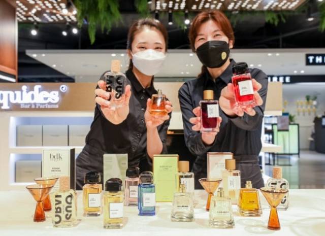 현대백화점 면세점이 선보인 니치 향수 편집숍 ‘리퀴드 퍼퓸 바’모습. /사진제공=현대백화점